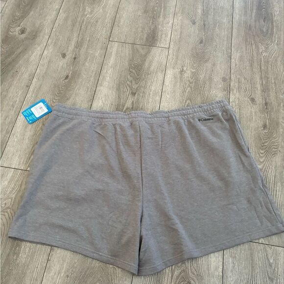 Columbia woman’s ins 5” shorts - Picture 2 of 5